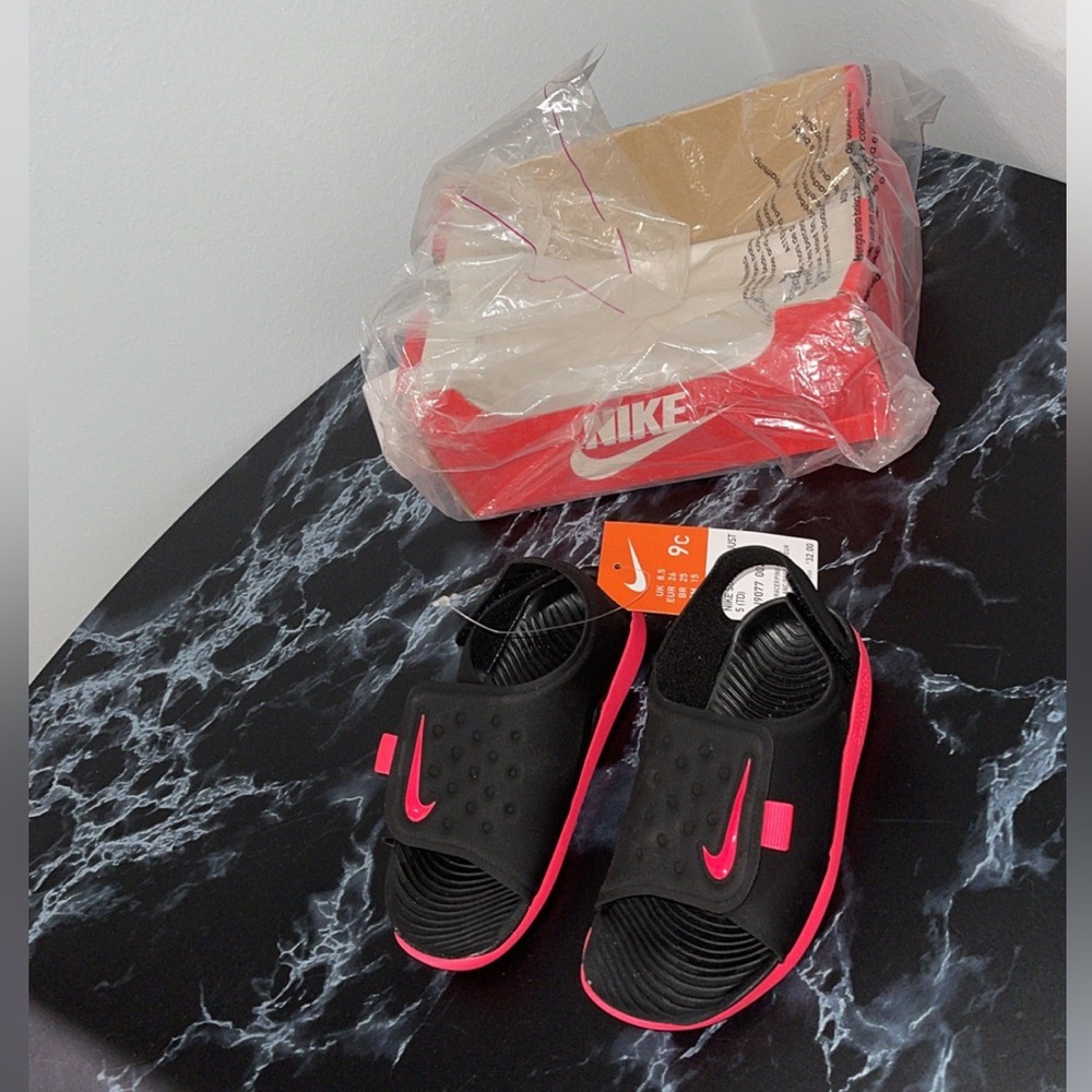 Kids Toddlers Shoes Sizes 7 & 9 NIKE Girls Sunray Adjust 5 Sandals Black Pink - Picture 4 of 8